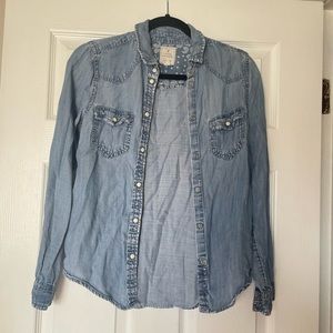 American Eagle Chambray button up